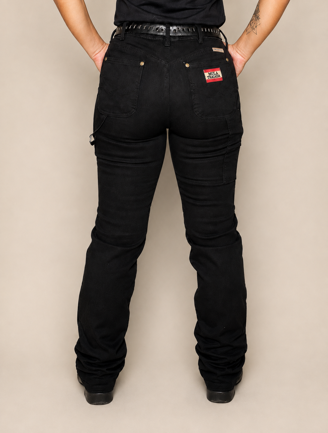 CALÇA JEANS - FEMININA - MULA TRAIADA - FLAIRE - PRETA